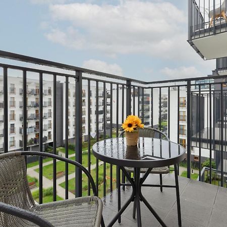 Cozy Apartment With Parking Bakalarska By Noclegi Renters Varšava Exteriér fotografie
