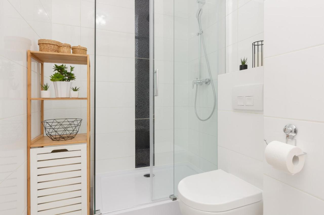 Cozy Apartment With Parking Bakalarska By Noclegi Renters Varšava Exteriér fotografie