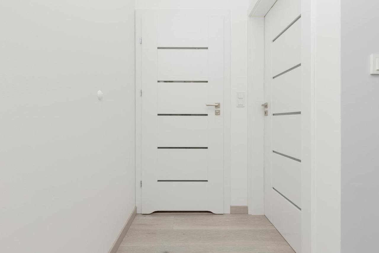 Cozy Apartment With Parking Bakalarska By Noclegi Renters Varšava Exteriér fotografie